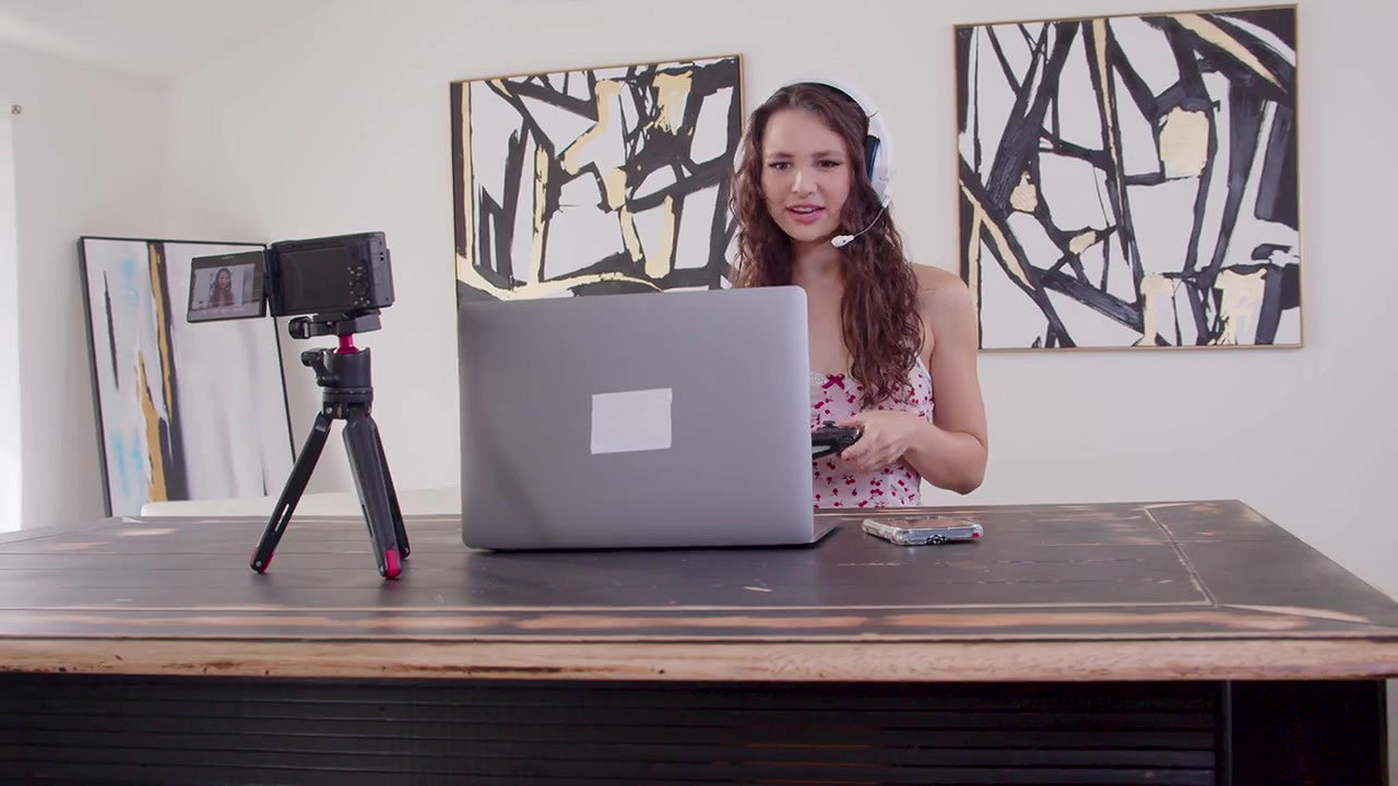 Liz Jordan – Steamy Streamer
