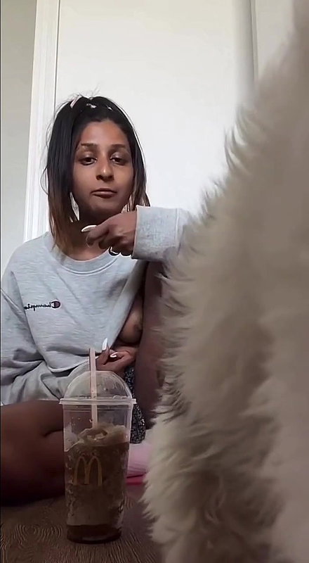 Beautiful babe accidentally Exposed her Boobs