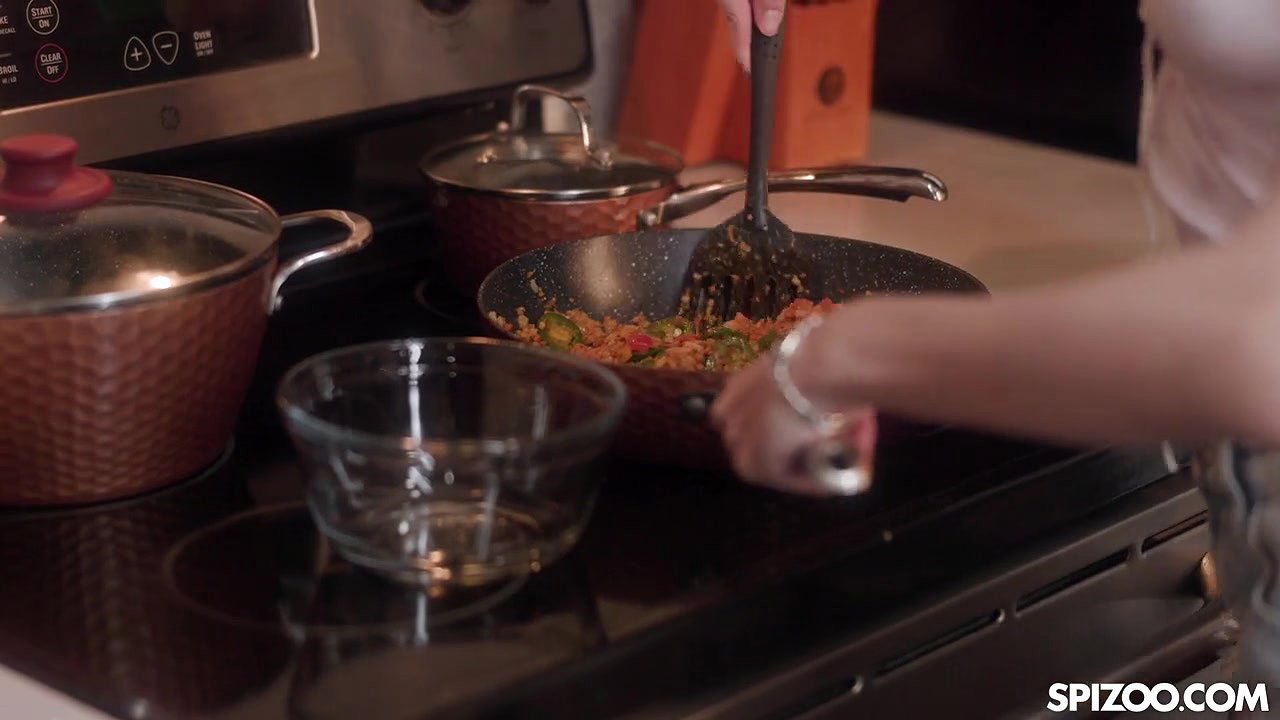 Penelope Woods – Good Food Is The Way To A Man’s Heart