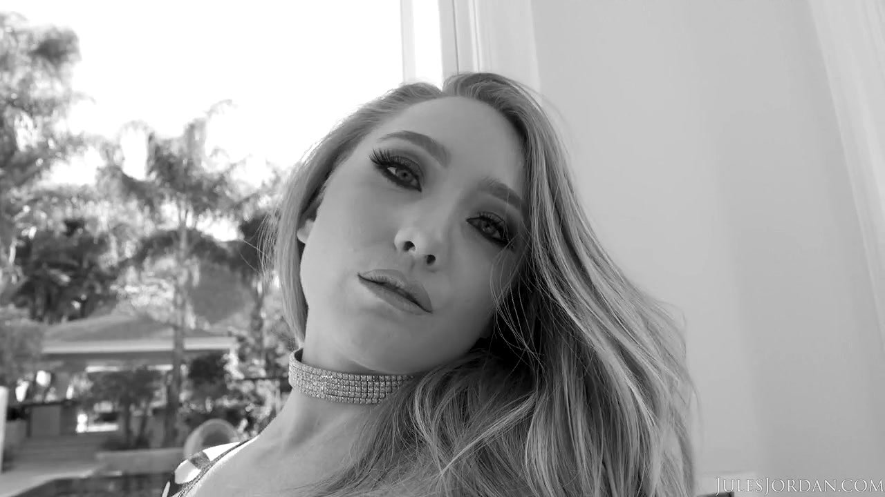 AJ Applegate – Dredd Goes Up AJ Applegate’s ASS