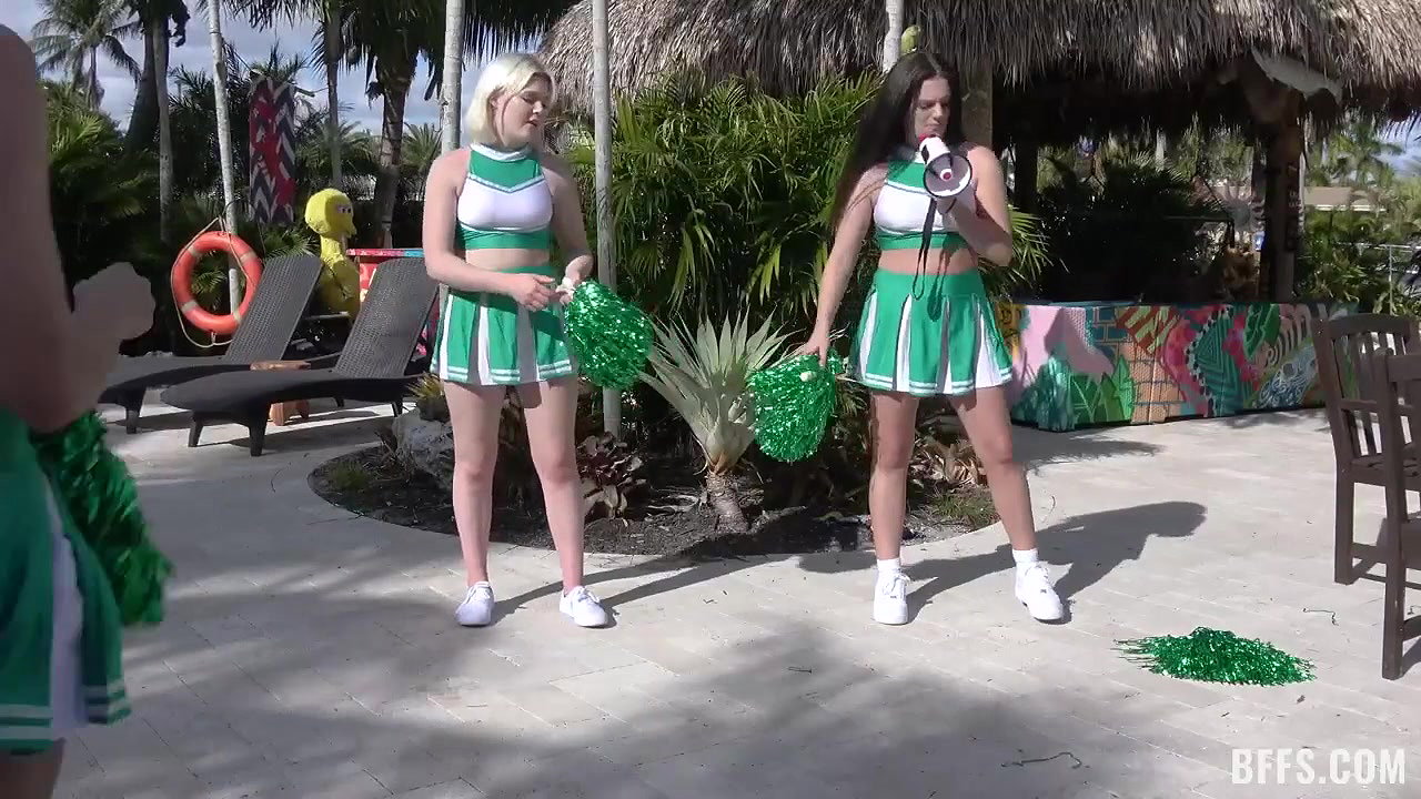 Alice Visby, Sabrina Snow, Sofie Reyez – Hot Teens Moving Nice