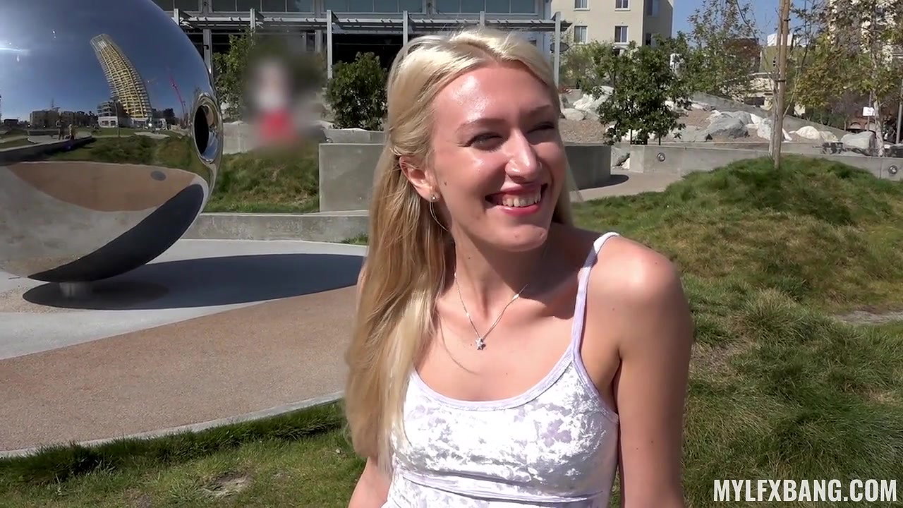 Angelina Bonnet – Gorgeous Blonde