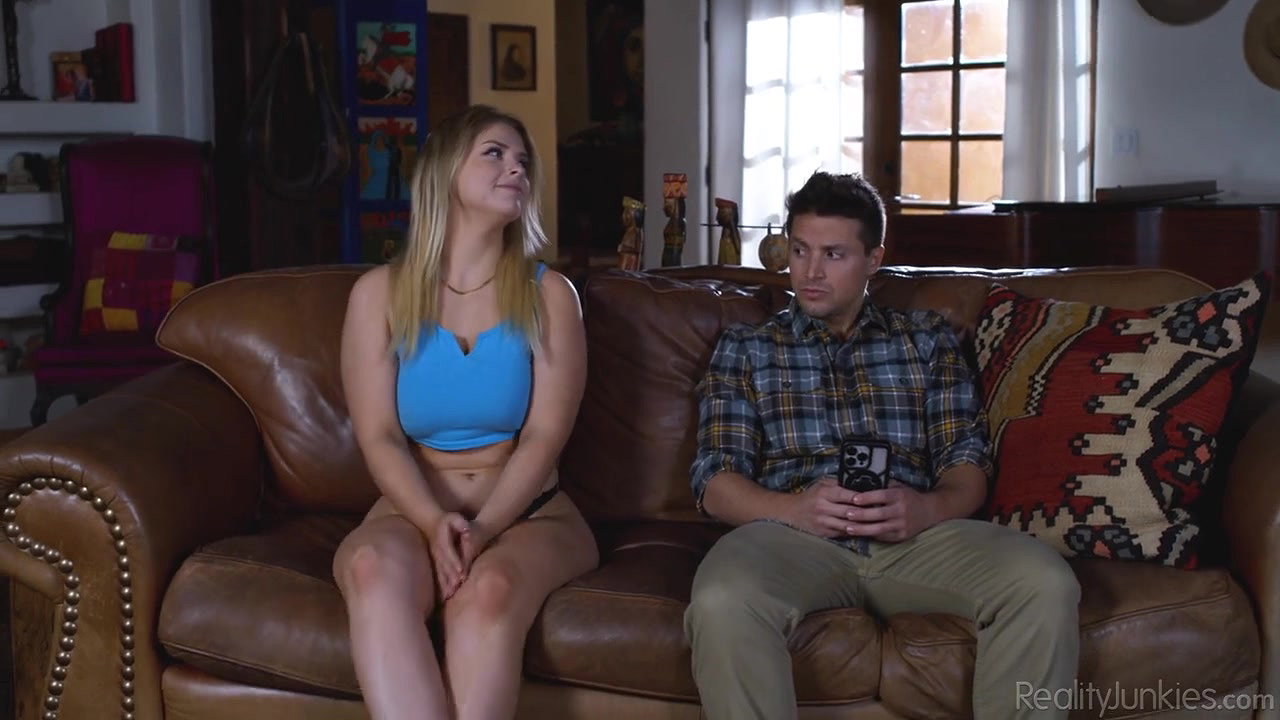 Riley Reign – Big Tit Babe Is Feeling Extra Naughty