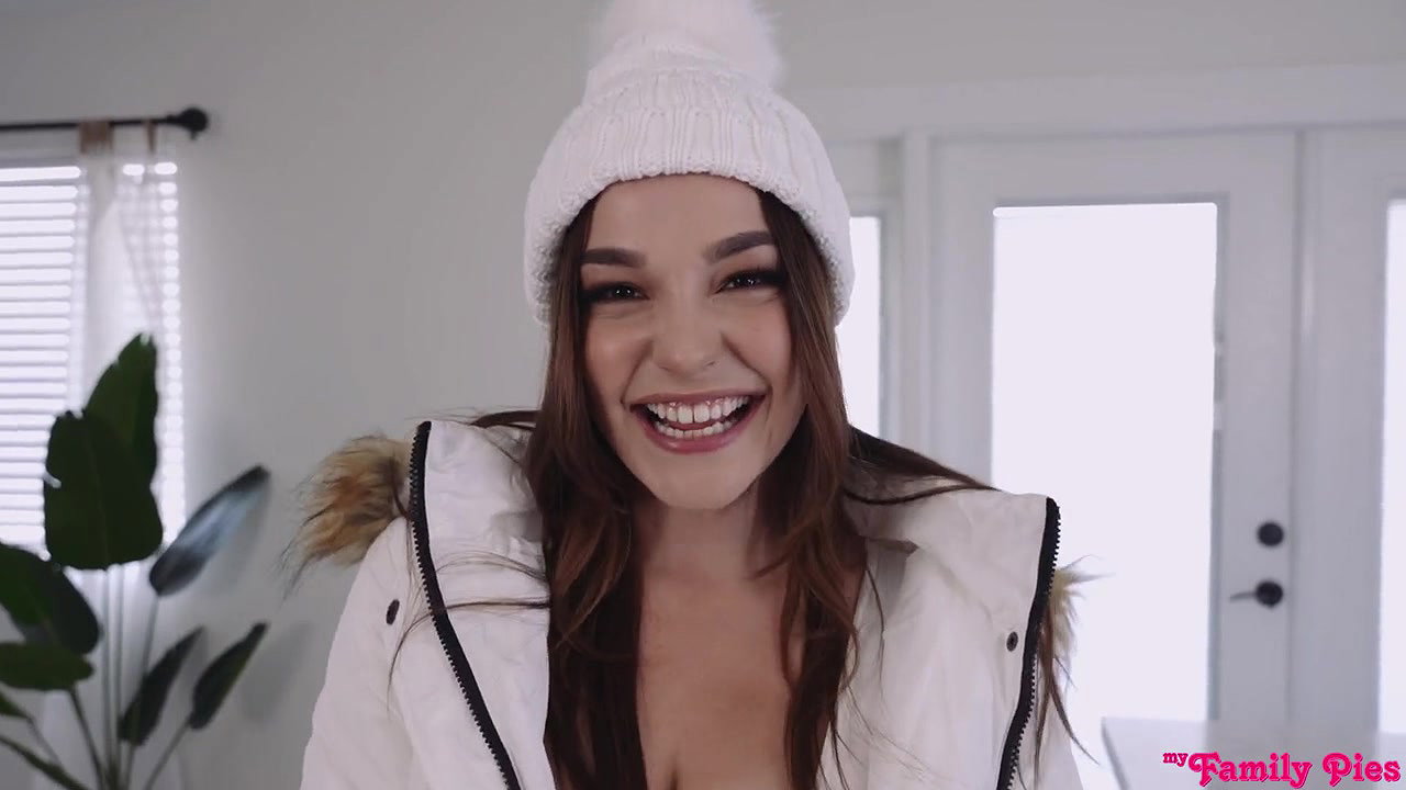 Rissa May – Sledding Family Time