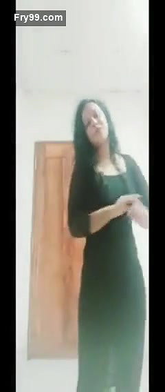 Beautiful Desi Gf Showing Her 3Clip Marge