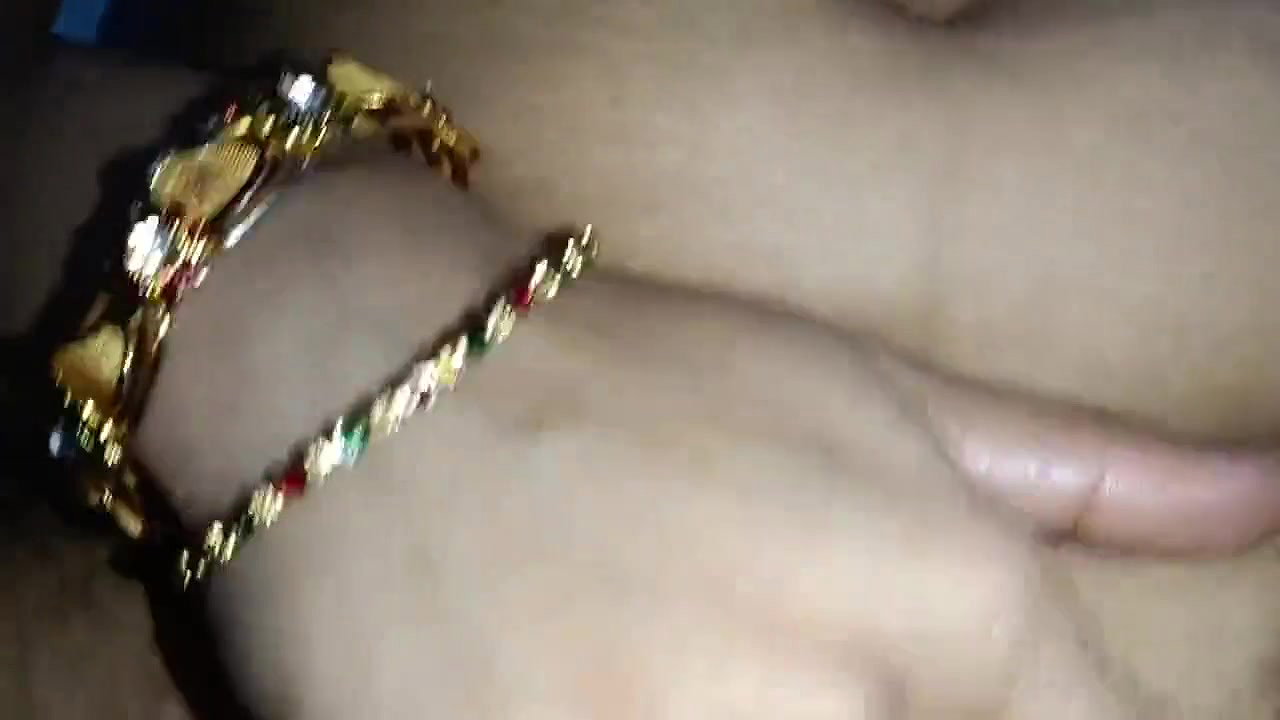 Desi bhabhi ne apne boobs ko masla, DirtyBhabhi.