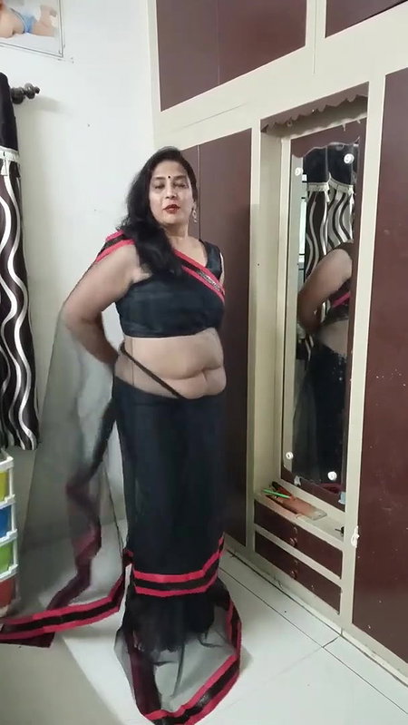 black net saree draping video⧸aaj mere hubby ne dinner plan Kiya usi ke liye ye ready Hui h.