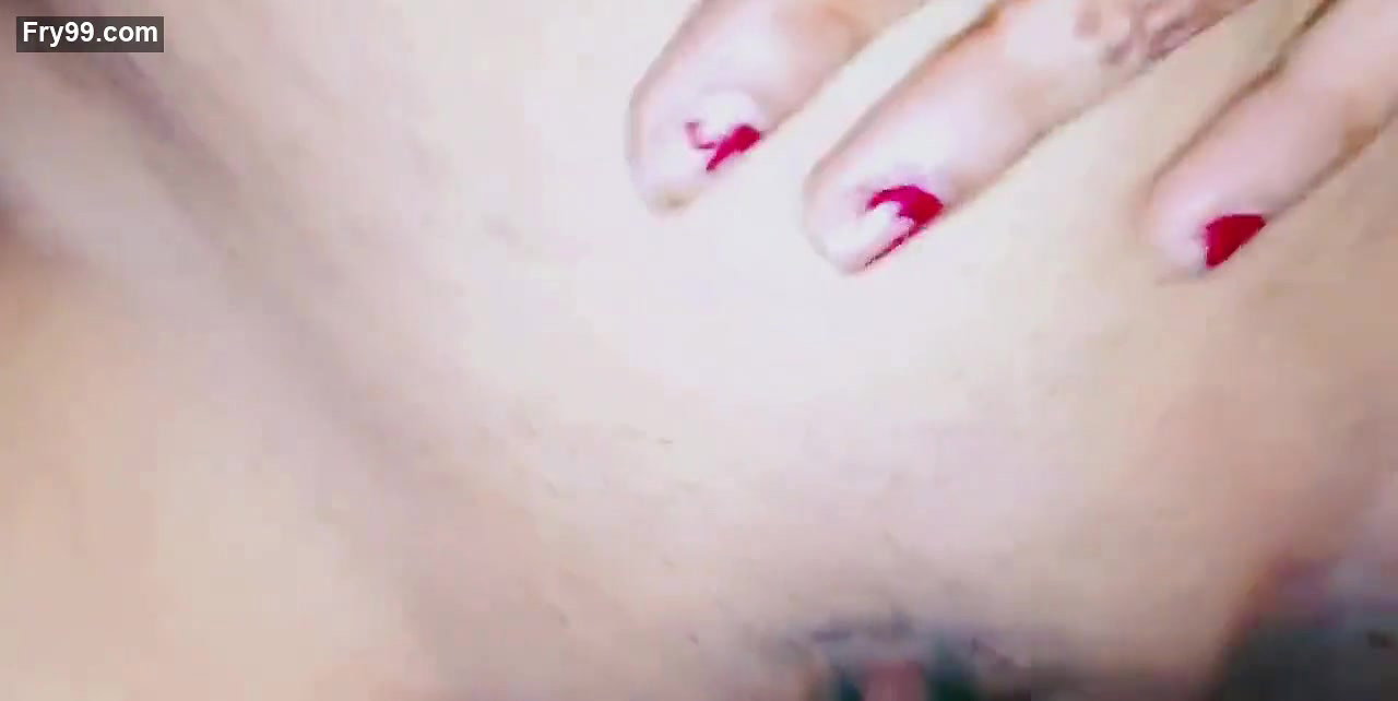 Sexy Sonali Bhabhi Ko Kondom Lagake Choda.