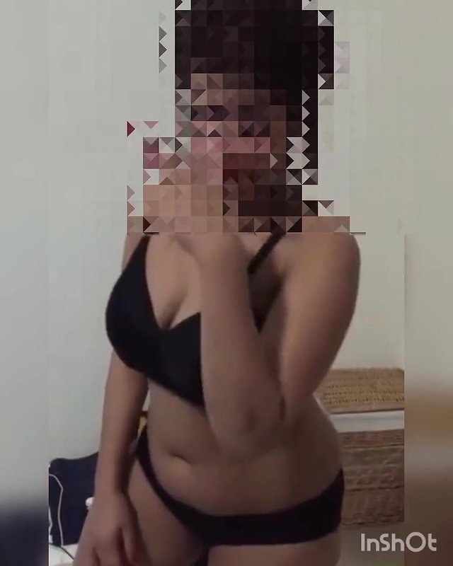 deancing in room hot sexy indian bhabhi.