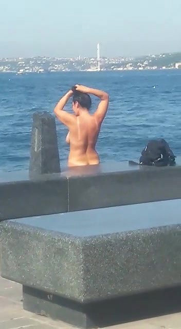Beautiful big ass peruvian does horny challenges in public and ends up fucking_b99b3b14