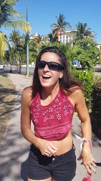 Lustful swinger chick loves to be touched in public_b4c7732c