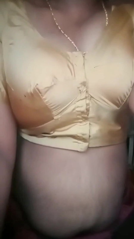 Mallu girl on sari.