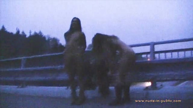 Public daytime flashing tease_33d9786a