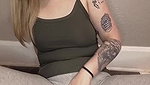 Hot sexy blonde girl in grey leggings fingering pussy and squirting on cam