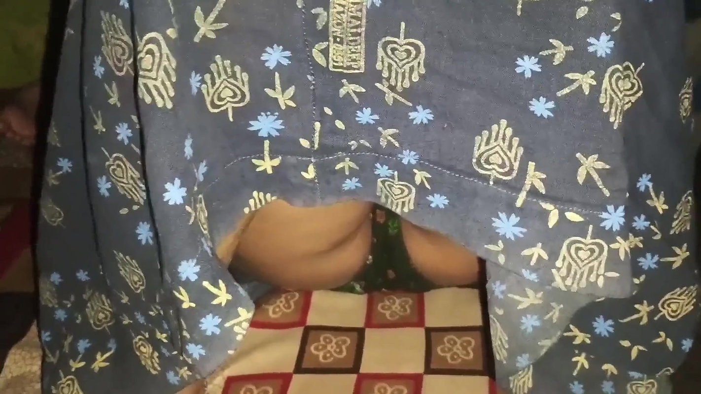 Ah uh eh I slept at night, my brother-in-law fucked my black thick pussy while I slept, squirted the water on my hot sweet pussy