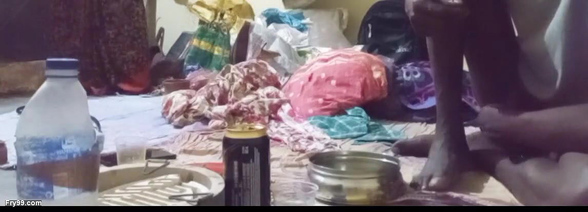 Aunty ko bear pilaya Holi Mein To aunty ne gift Mein Diya apni chut chod liya jamkar