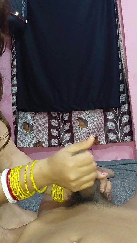 Desi bhabhi in period handjob