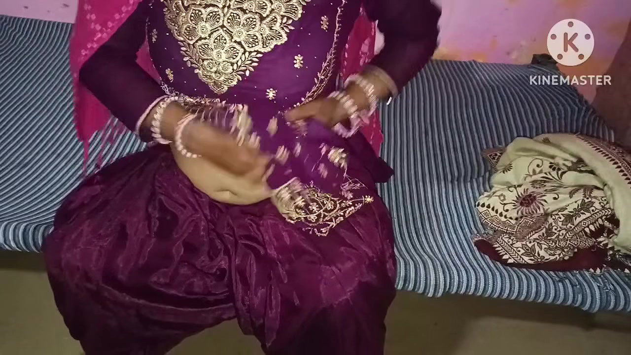 Desi sexy mausi fucked her own stepsister’s stepson by becoming a mare and lifting her in the lap and putting the dick in pussy