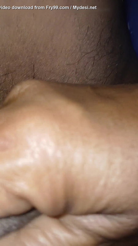 Desi Wife ne land ko sehlate huye chusa