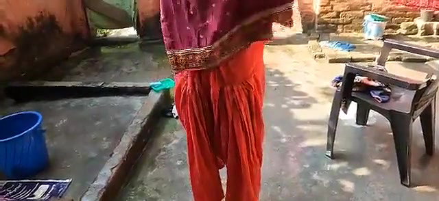 Desi village nangi aurat bathing outdoor