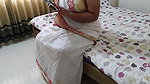 (selfie lete hue Hot Aunty ko Jabardasti Chudai) Neighbor Stripping her saree & fucked in bed – Indian Desi Aunty.