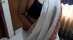 (Tamil hot aunty saree striping) Aunty Ko Jabardast Chudai aur maja karti hua – Hindi Clear Audio.