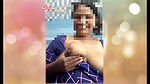 Desi bhabhi video call mein uski boyfriend ko boobs dikhayi enjoy kardi he.