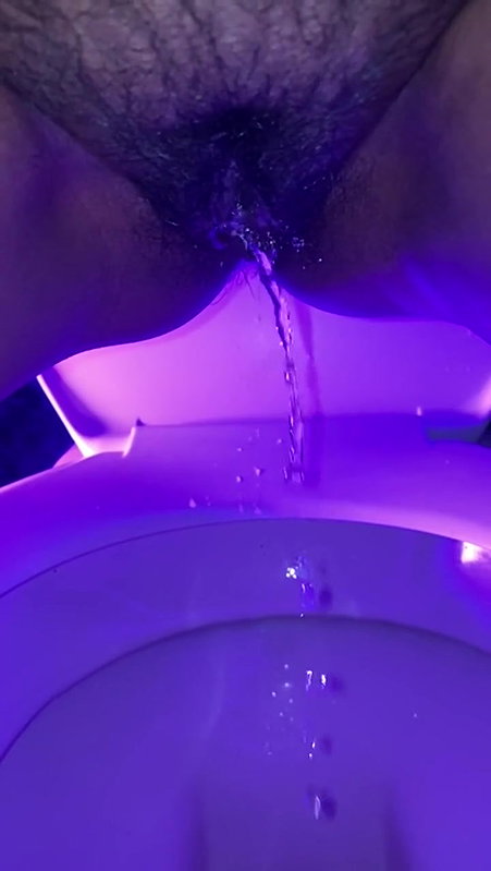 babe peeing in slow-mo – rainbow.