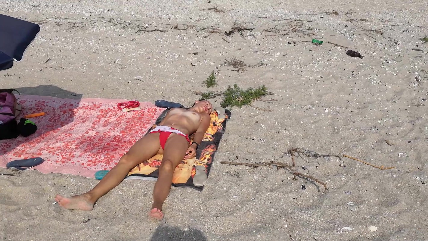 Horny stud pick up a sun-kissed slut on the beach and fuck her tight pussy raw missionary in their hotel room_5d6975a9