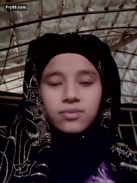 Desi Married Bhabi Showing For Lover