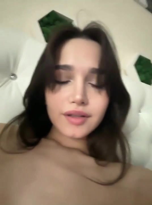 Stefannichka (4) pussy rubbing