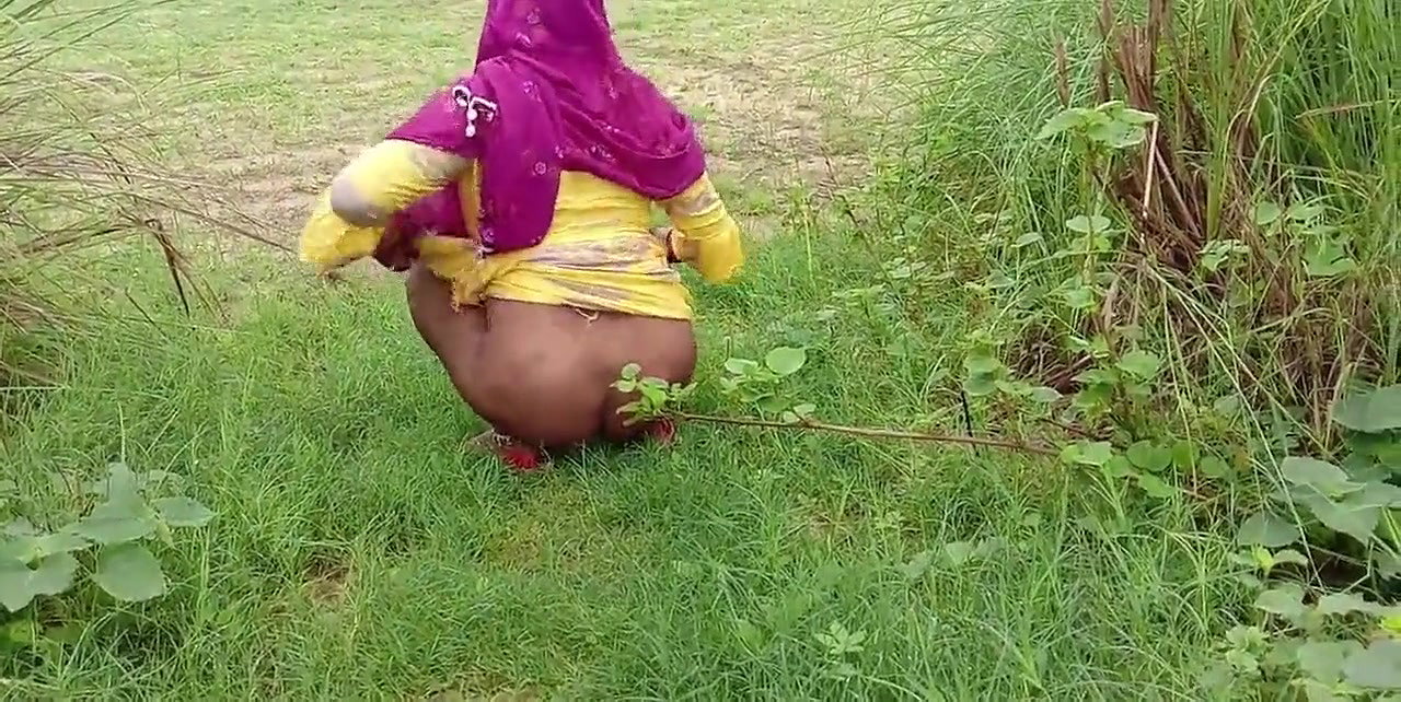 Indian Sex Outdoor Fuck Step Sister Without Condom Khet Chudai Big Black Cock Big Natural Boobs Hindi Porn
