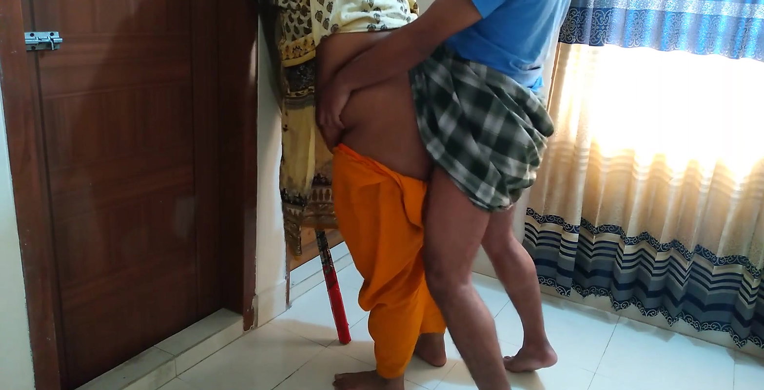 Sasur ji fucked Desi newly married Bahu when she was sweeping – Indian Jabardasti Anal Chudai (Huge Ass Fuck & cum out)