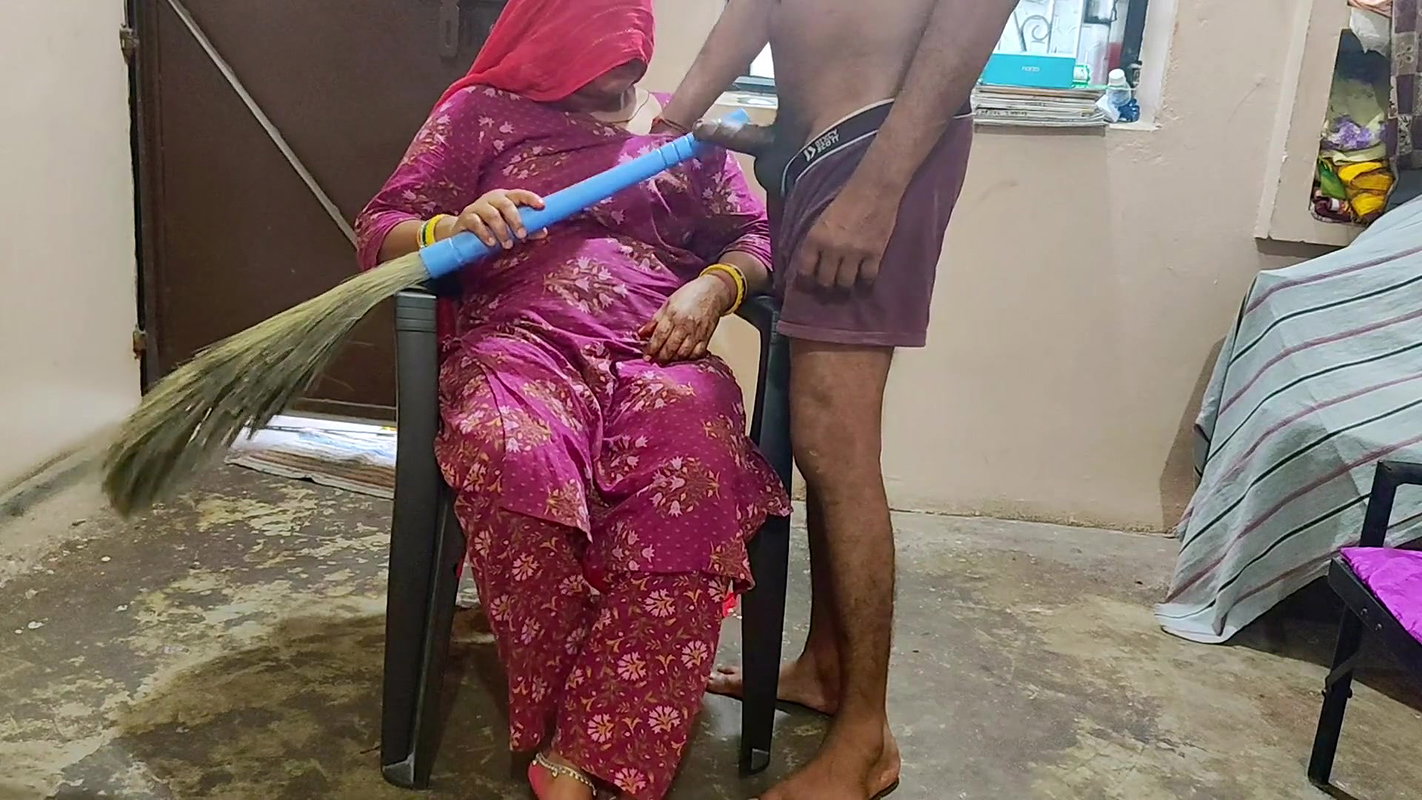 Indian Desi mom’s fuking neighbour boy’s