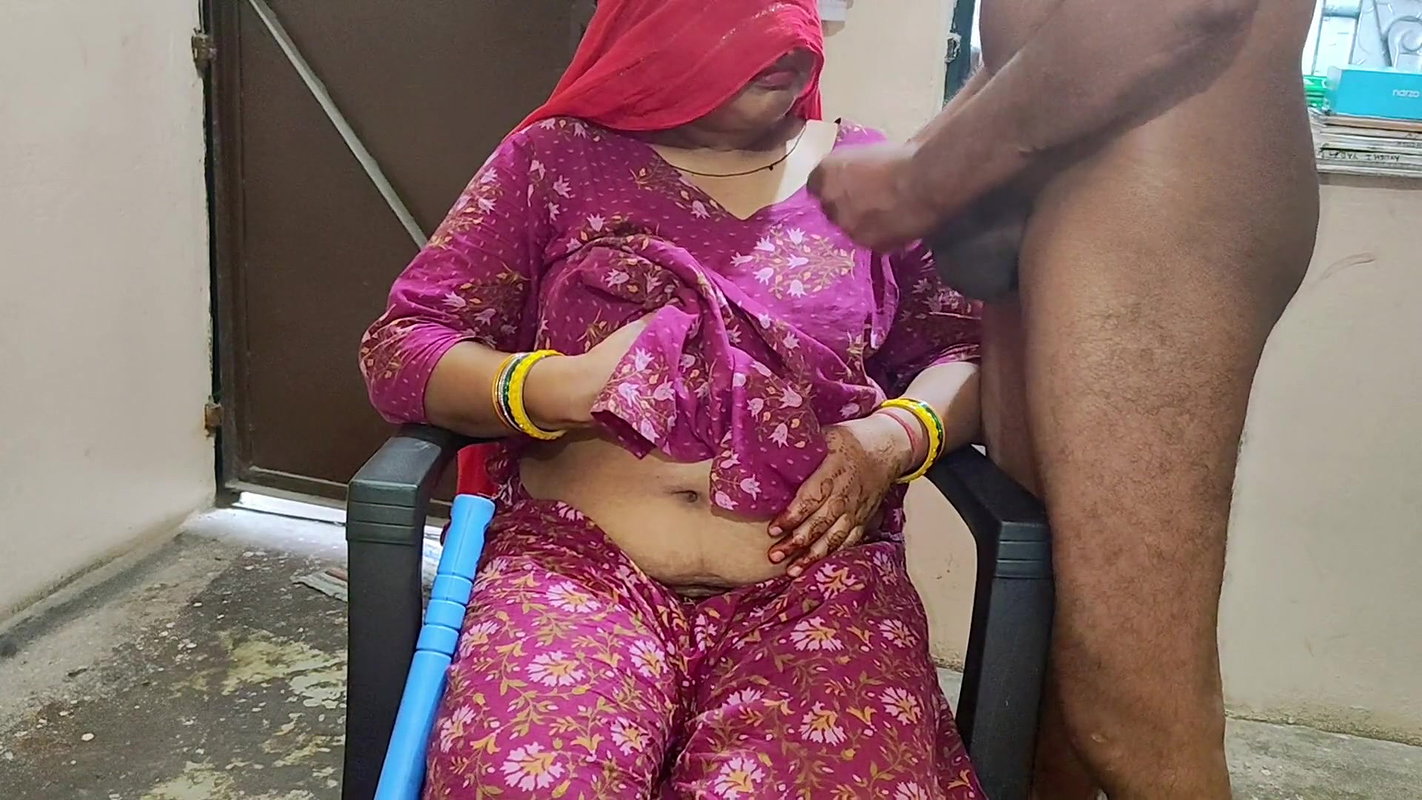 Indian Desi mom’s fuking neighbour boy’s