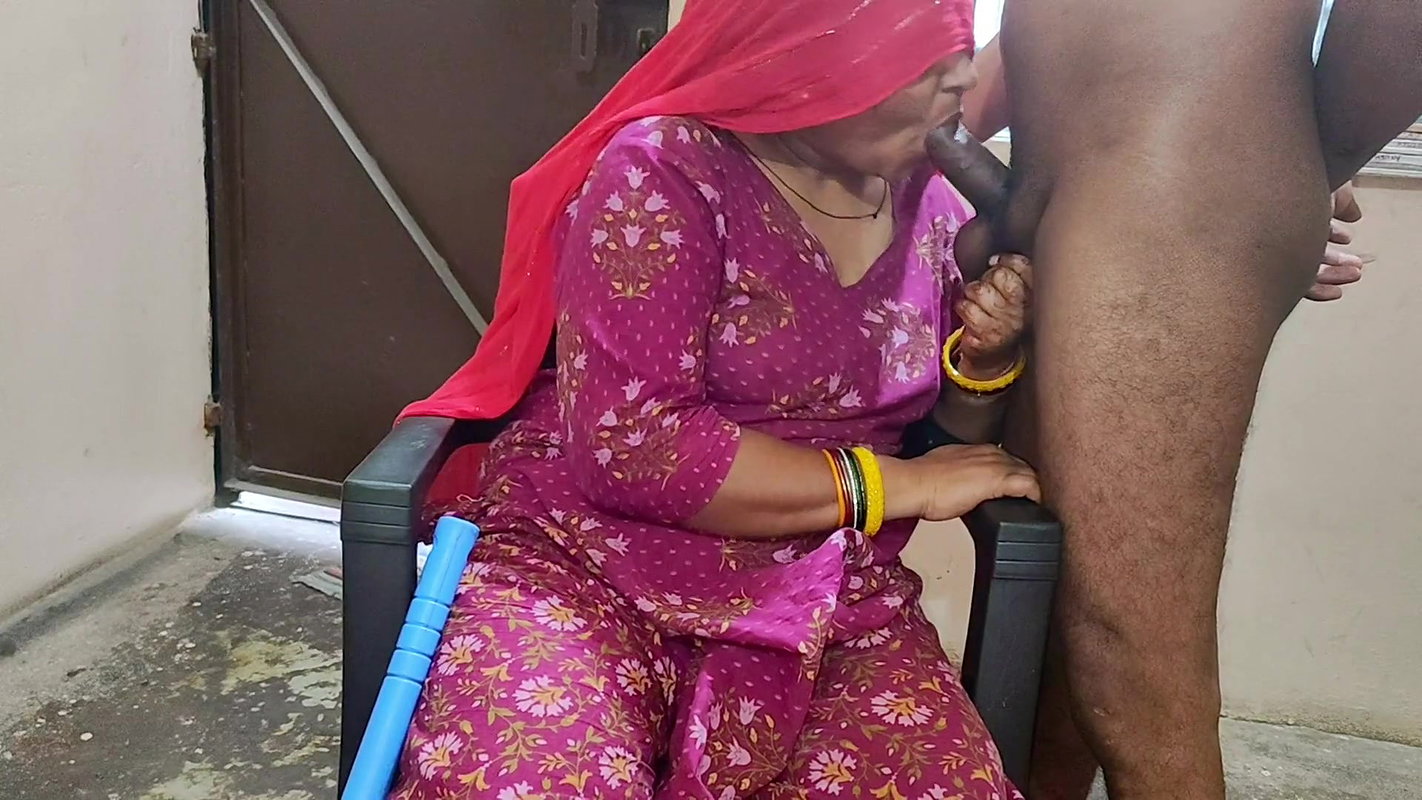 Indian Desi mom’s fuking neighbour boy’s