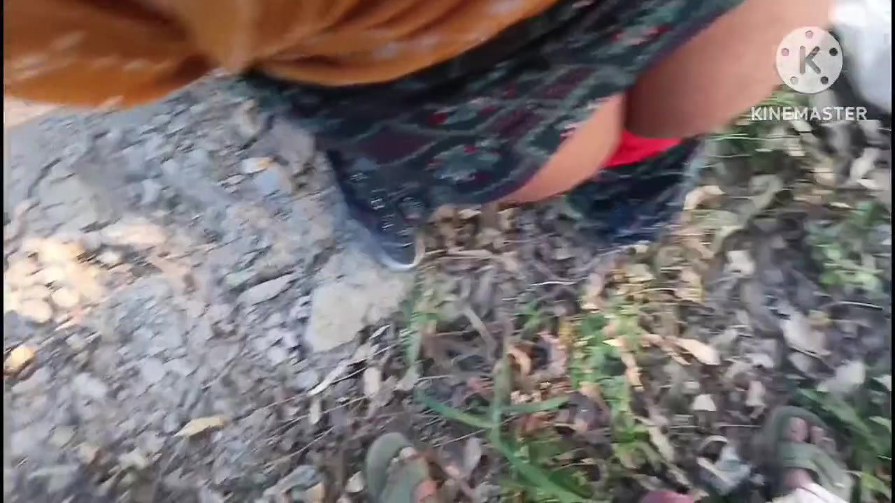Jungle me mangal. Khet se chara katne aati bhabhi ko doggy style me chod diya