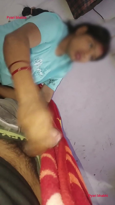 My girlfriend’s mom came when my girlfriend was doing a handjob, then when my land was getting watered, her mom came to Hindi handjob