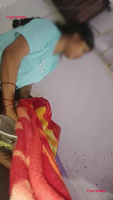 My girlfriend’s mom came when my girlfriend was doing a handjob, then when my land was getting watered, her mom came to Hindi handjob