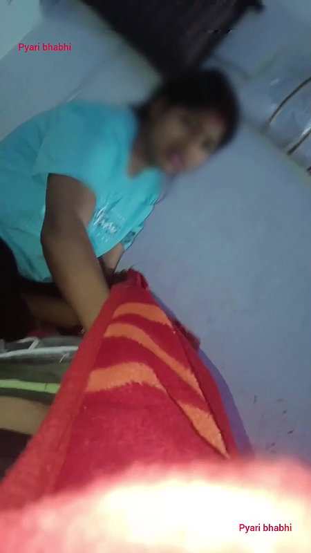 My girlfriend’s mom came when my girlfriend was doing a handjob, then when my land was getting watered, her mom came to Hindi handjob