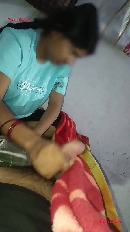 My girlfriend’s mom came when my girlfriend was doing a handjob, then when my land was getting watered, her mom came to Hindi handjob