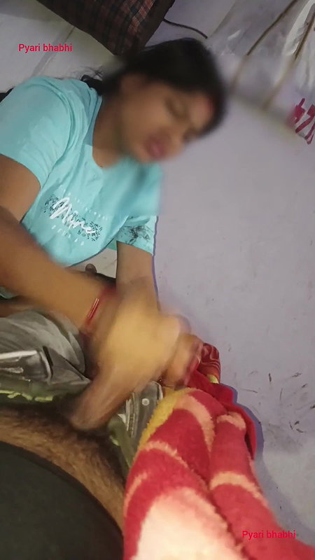 My girlfriend’s mom came when my girlfriend was doing a handjob, then when my land was getting watered, her mom came to Hindi handjob