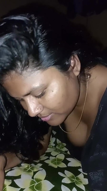 desi lady hanging and jiggling breasts 2