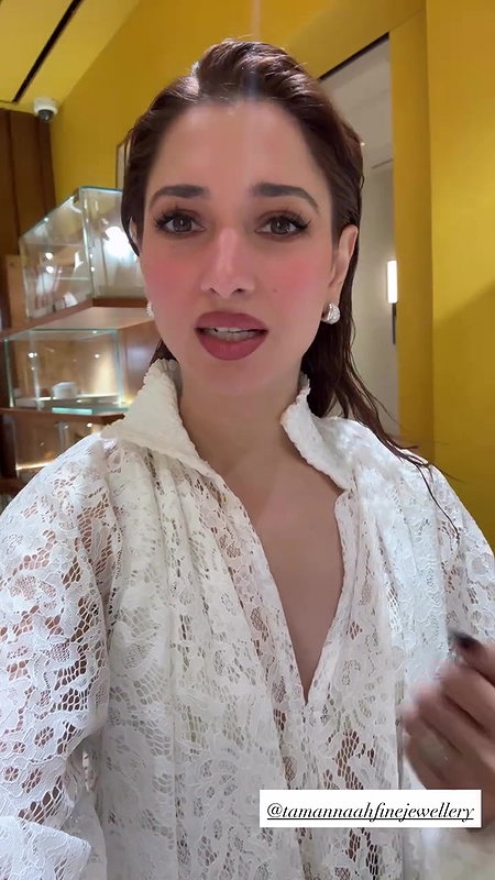 MILKY BEAUTY TAMMANAH WIDE OPEN CLEAVAGE TEASE 2
