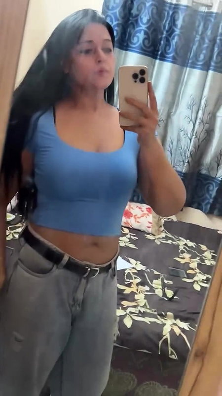 hot busty desi girl deep navel in blue croptop 2