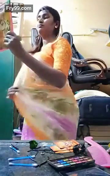 Swathi naidu doing makeup for shoot