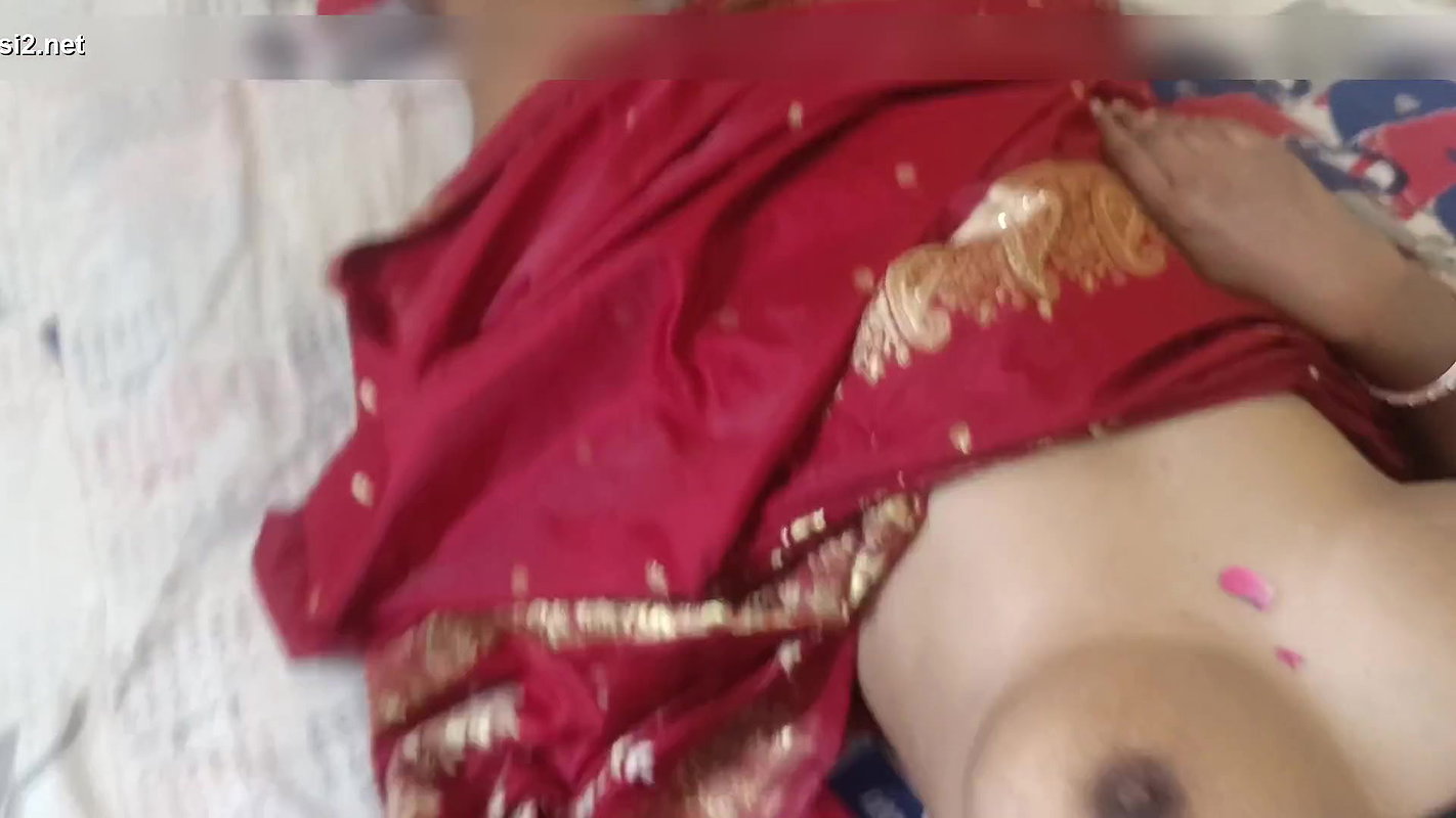 Batchelor neighbour men qHousewife red colour saree with hot fucking