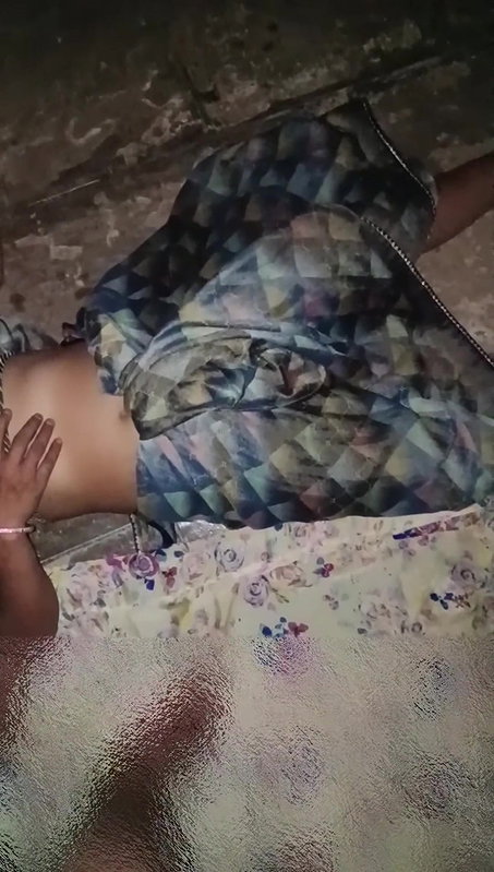 Devar ji mere kamar per tel lagakar malish kar do bahut dard ho raha hai bhale chahe aap meri gand maar Lena devar ji per Meri kamar Dard la