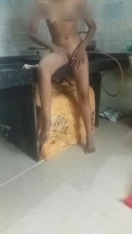 Ghar ki party main madarchod pati ka dost aya aur chod gaya mujhe