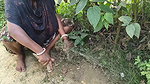 Indian bhabhi Jungle saaf karte hue chudai ki